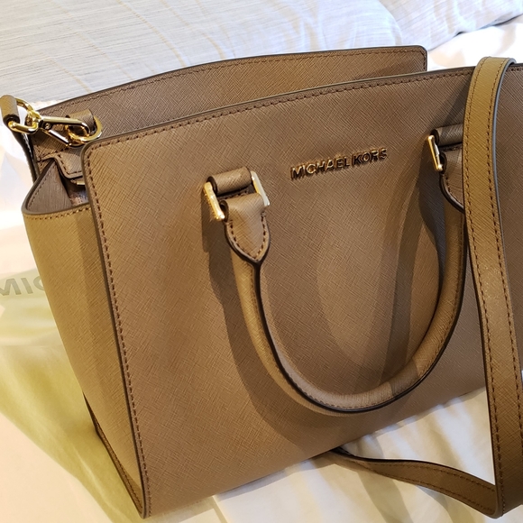 Michael Kors Medium Satchel - Picture 4 of 4